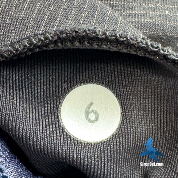 1139 lululemon Run For Gold Tank - Size 6 - Heathered Deep Navy - Picture 13 of 15